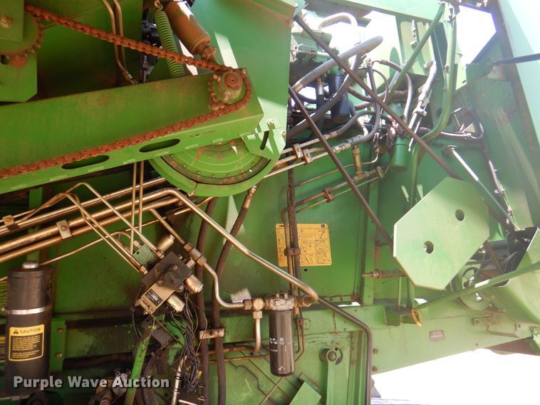 image for item DK2317 1993 John Deere 9500  combine