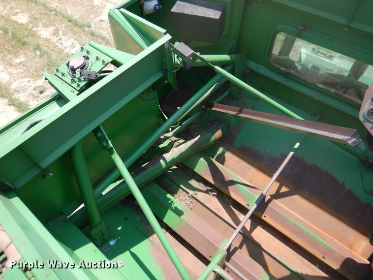 image for item DK2317 1993 John Deere 9500  combine