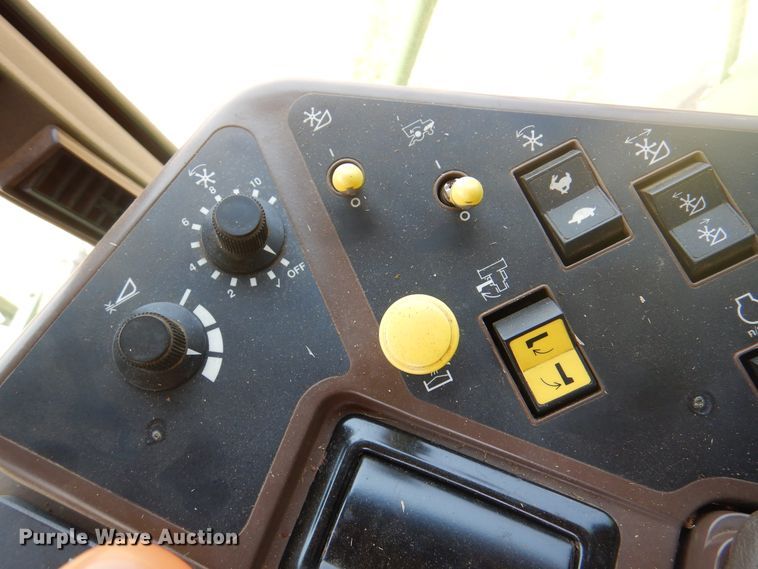 image for item DK2317 1993 John Deere 9500  combine