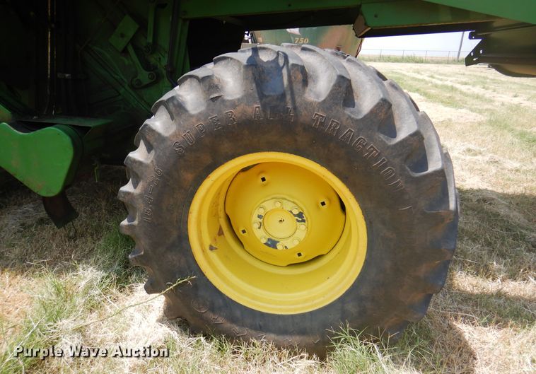 image for item DK2317 1993 John Deere 9500  combine