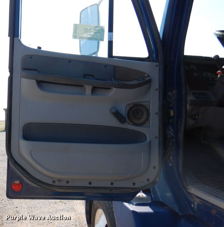 image for item DK2321 1997 Freightliner FLC120  semi truck