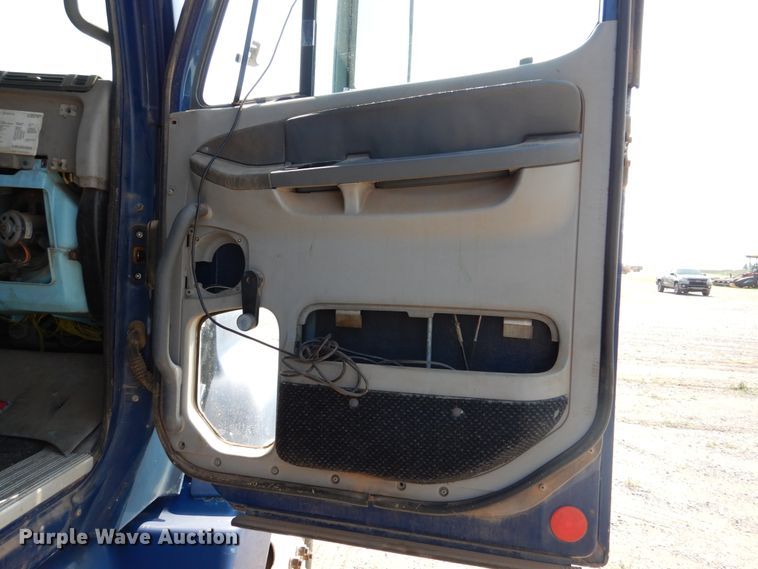 image for item DK2321 1997 Freightliner FLC120  semi truck