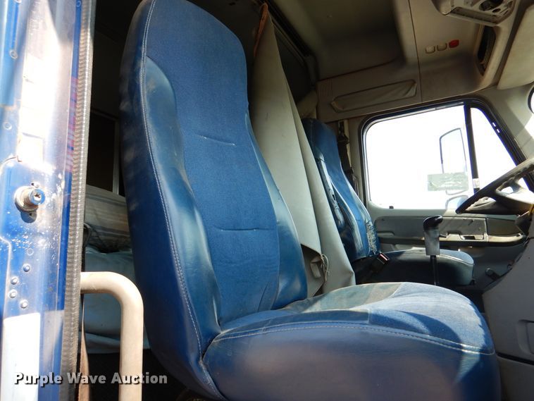 image for item DK2321 1997 Freightliner FLC120  semi truck