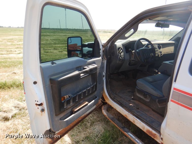 image for item DK2337 2013 Ford F250 Super Duty  SuperCab bale bed pickup truck