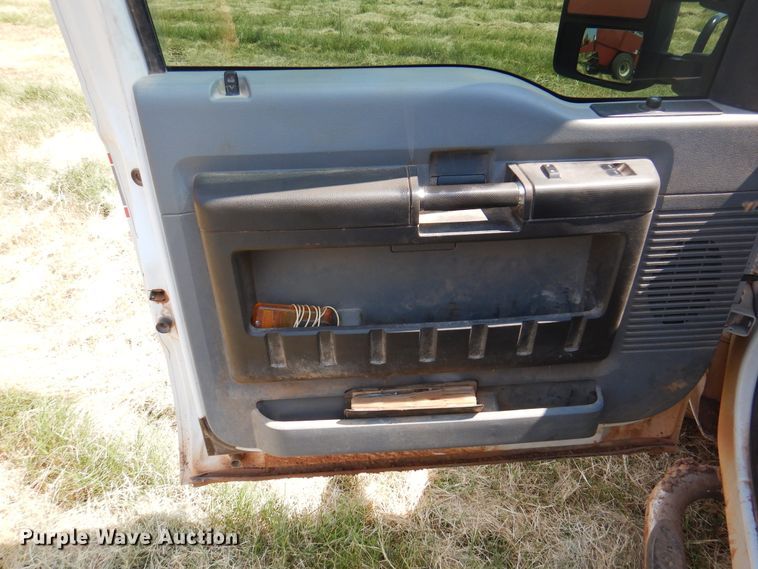 image for item DK2337 2013 Ford F250 Super Duty  SuperCab bale bed pickup truck