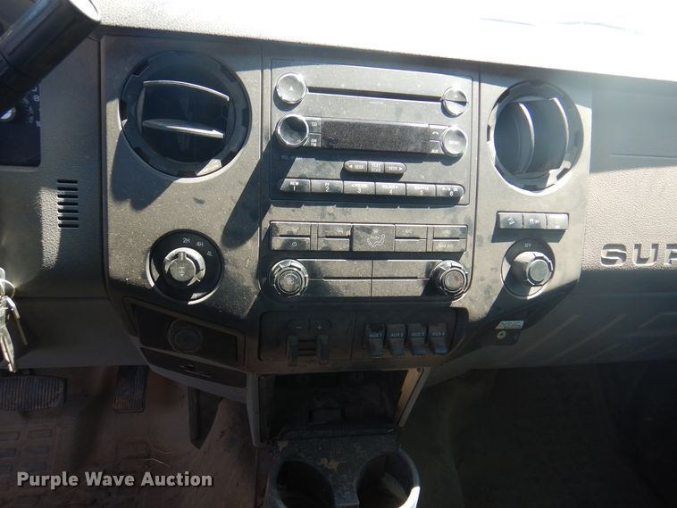 image for item DK2337 2013 Ford F250 Super Duty  SuperCab bale bed pickup truck