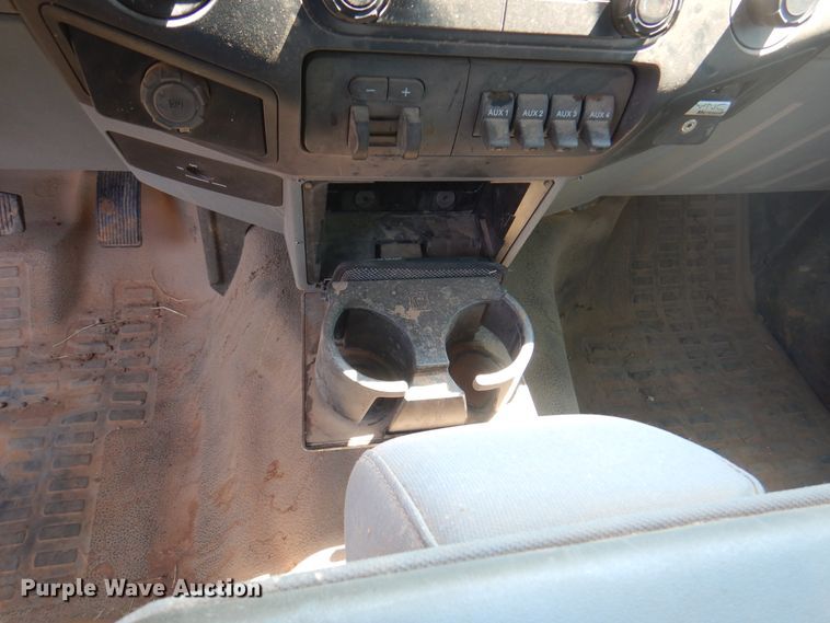 image for item DK2337 2013 Ford F250 Super Duty  SuperCab bale bed pickup truck