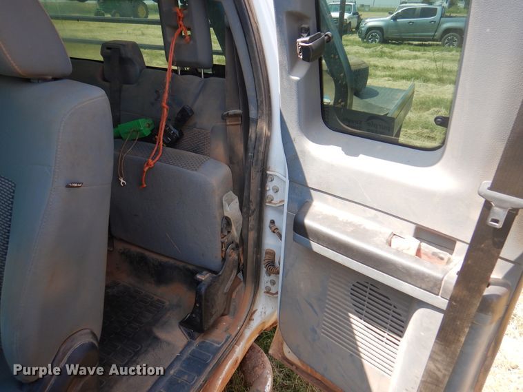 image for item DK2337 2013 Ford F250 Super Duty  SuperCab bale bed pickup truck