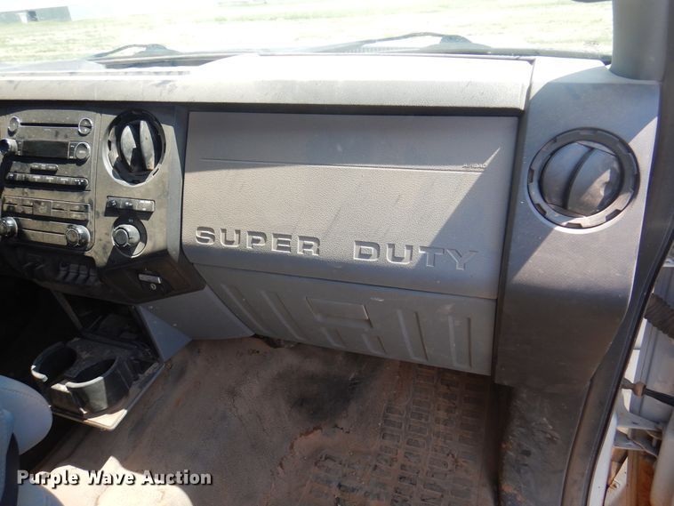 image for item DK2337 2013 Ford F250 Super Duty  SuperCab bale bed pickup truck