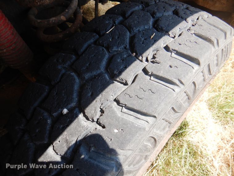 image for item DK2337 2013 Ford F250 Super Duty  SuperCab bale bed pickup truck