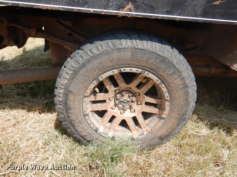 image for item DK2337 2013 Ford F250 Super Duty  SuperCab bale bed pickup truck