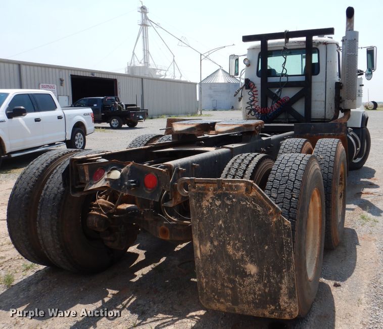 image for item DK2339 2001 Mack RD690S  semi truck