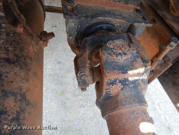 image for item DK2339 2001 Mack RD690S  semi truck