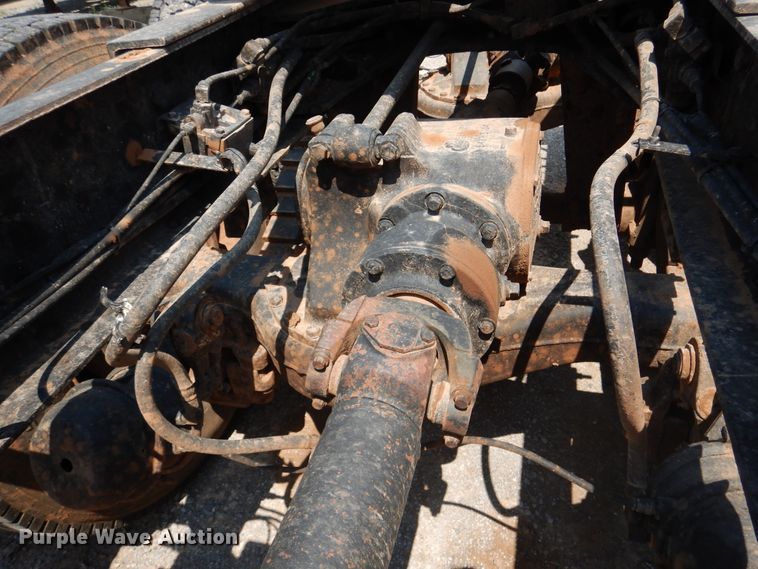 image for item DK2339 2001 Mack RD690S  semi truck