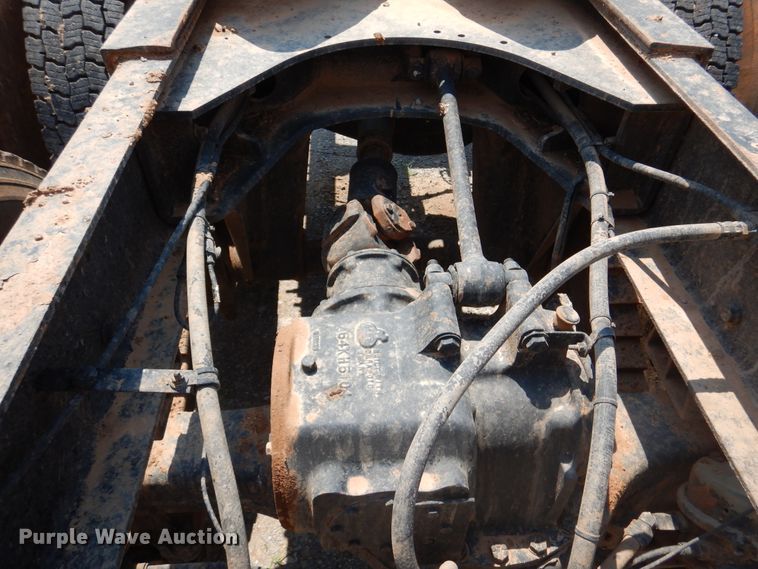 image for item DK2339 2001 Mack RD690S  semi truck