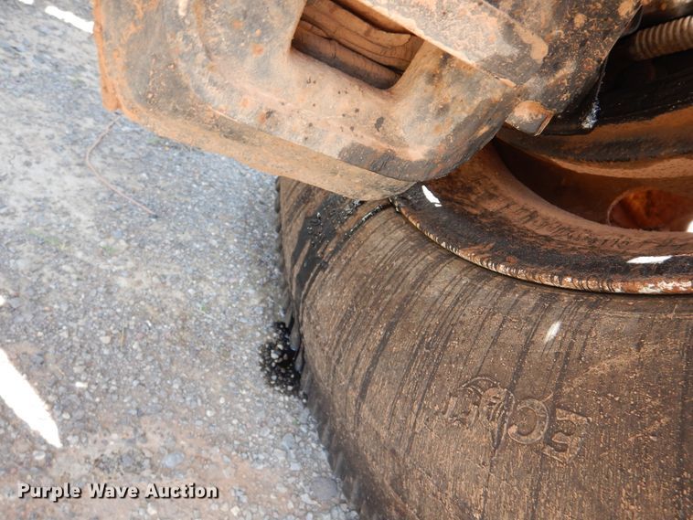 image for item DK2339 2001 Mack RD690S  semi truck