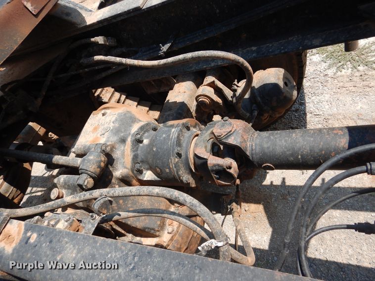 image for item DK2339 2001 Mack RD690S  semi truck