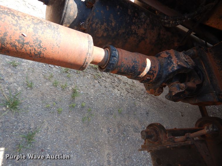 image for item DK2339 2001 Mack RD690S  semi truck