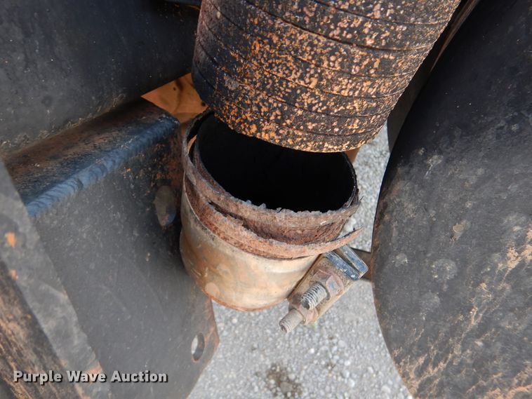 image for item DK2339 2001 Mack RD690S  semi truck