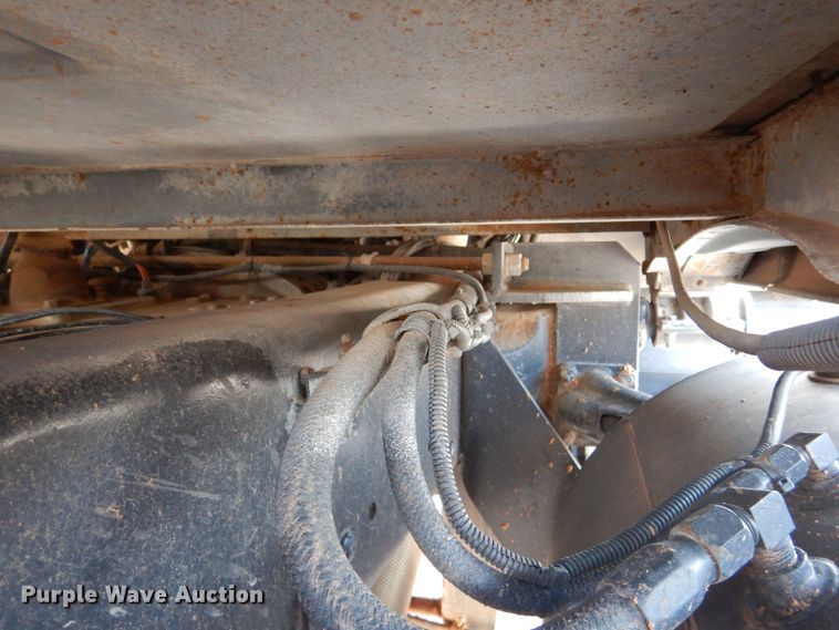 image for item DK2339 2001 Mack RD690S  semi truck