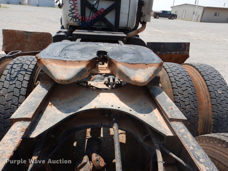 image for item DK2339 2001 Mack RD690S  semi truck