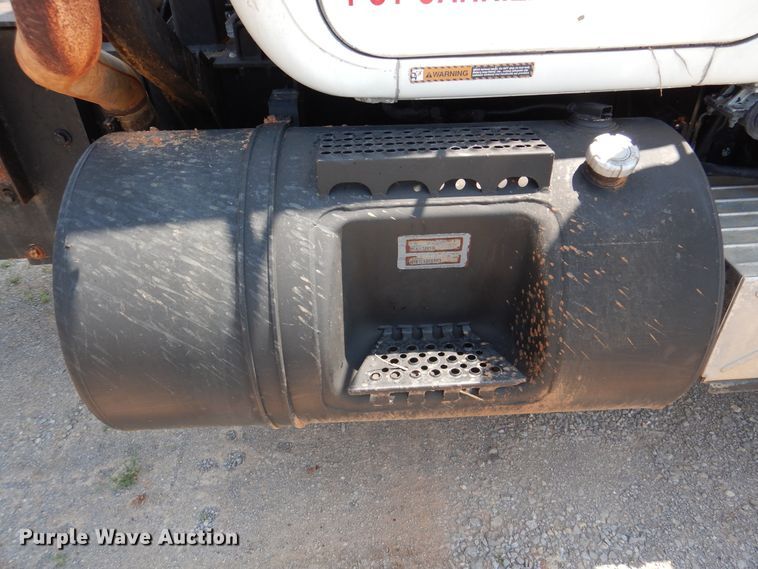 image for item DK2339 2001 Mack RD690S  semi truck