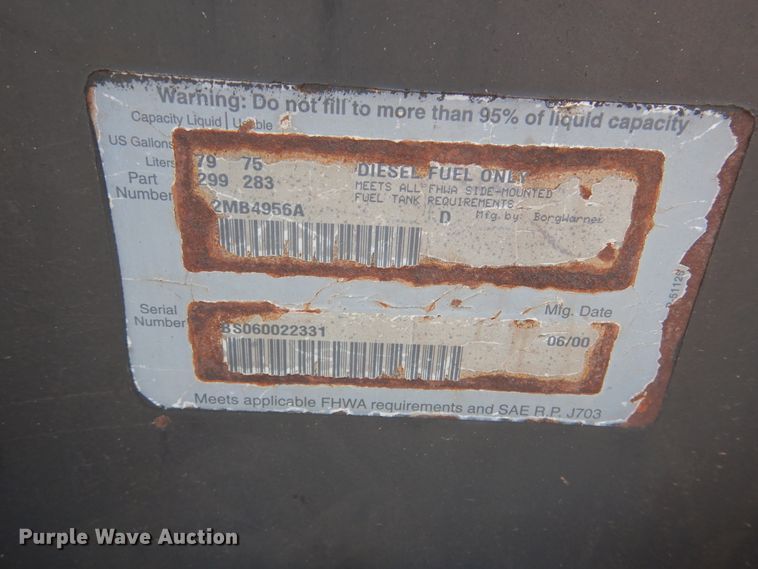 image for item DK2339 2001 Mack RD690S  semi truck