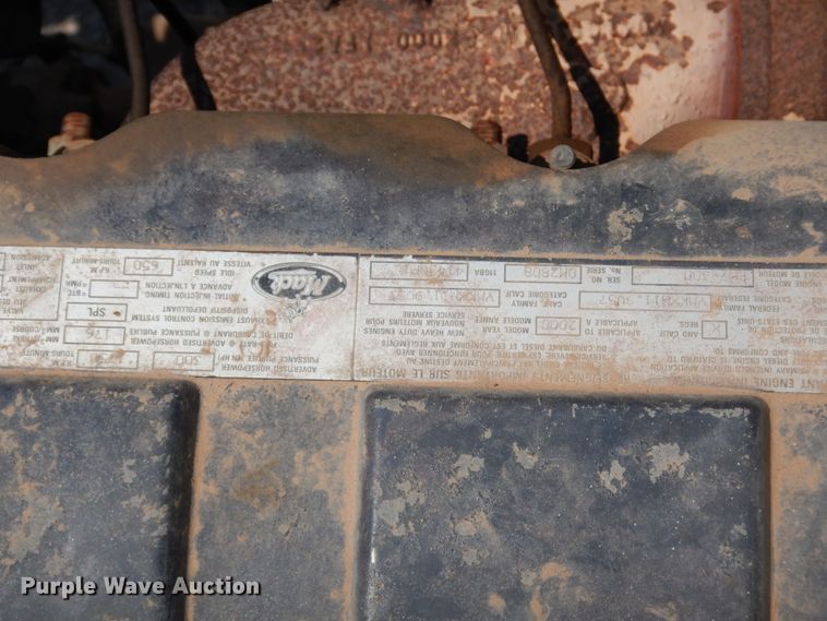 image for item DK2339 2001 Mack RD690S  semi truck