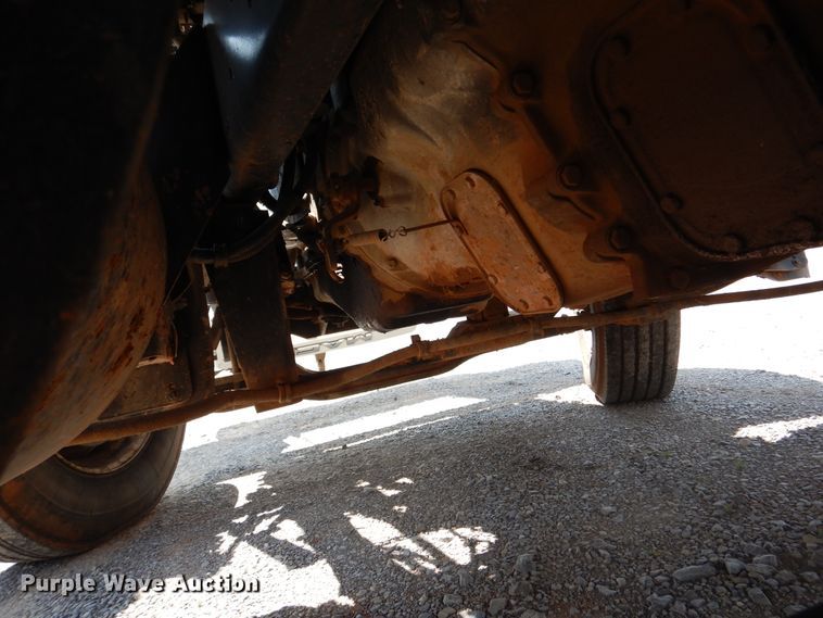 image for item DK2339 2001 Mack RD690S  semi truck