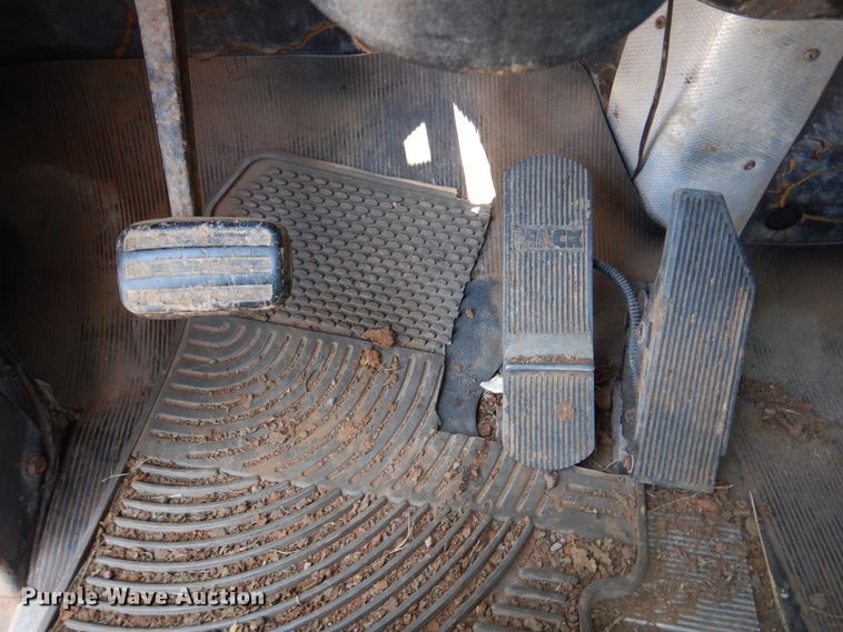 image for item DK2339 2001 Mack RD690S  semi truck