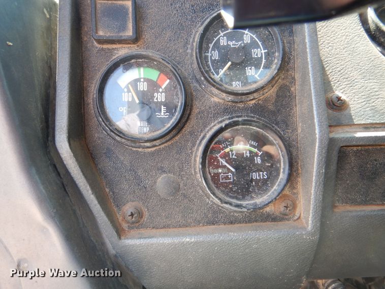 image for item DK2339 2001 Mack RD690S  semi truck