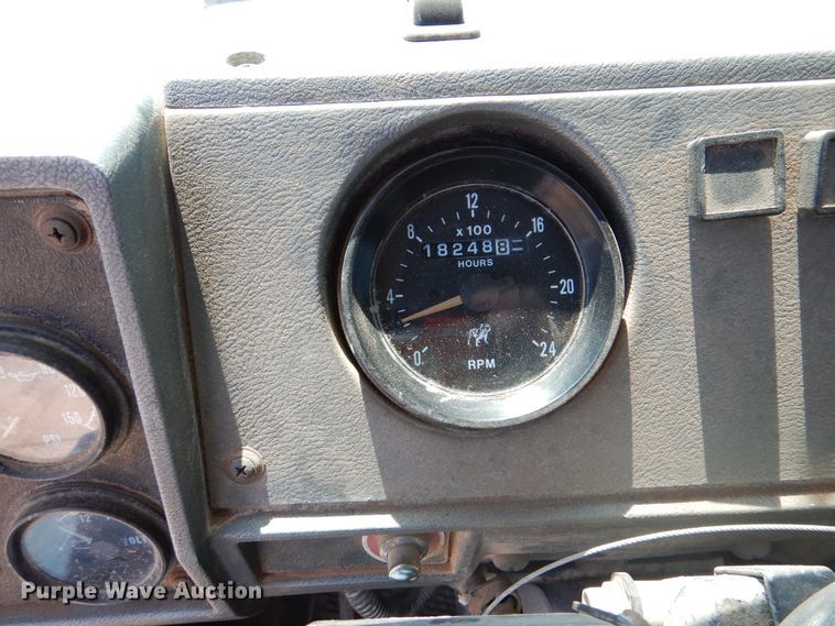 image for item DK2339 2001 Mack RD690S  semi truck