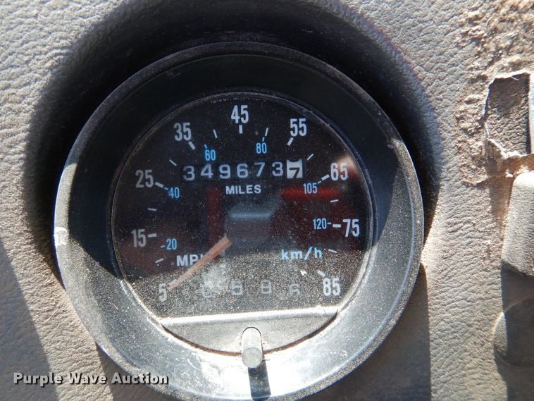 image for item DK2339 2001 Mack RD690S  semi truck