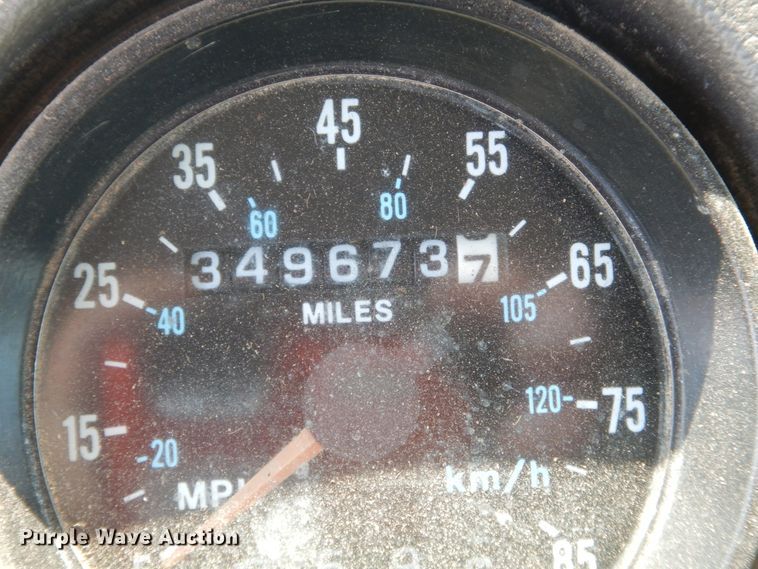 image for item DK2339 2001 Mack RD690S  semi truck