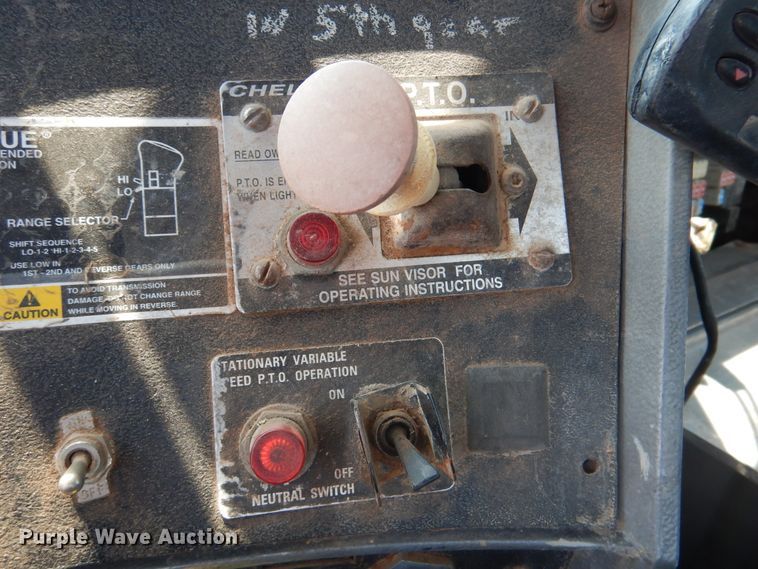 image for item DK2339 2001 Mack RD690S  semi truck