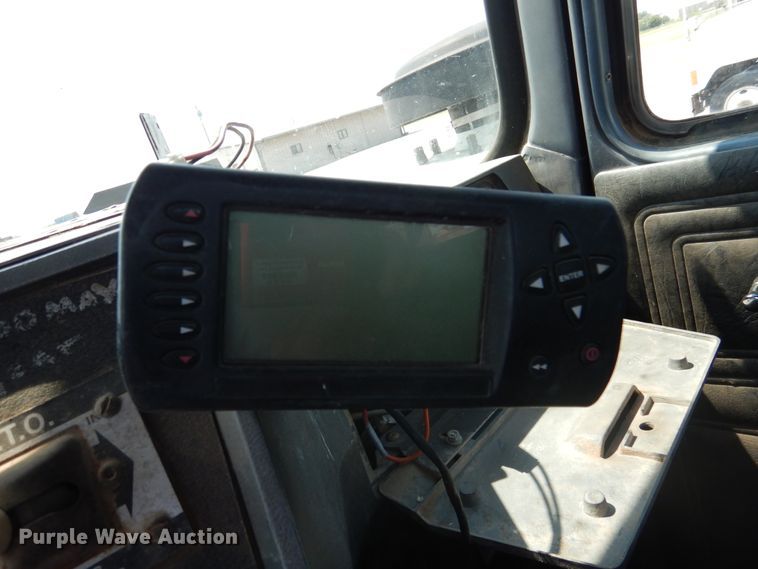 image for item DK2339 2001 Mack RD690S  semi truck