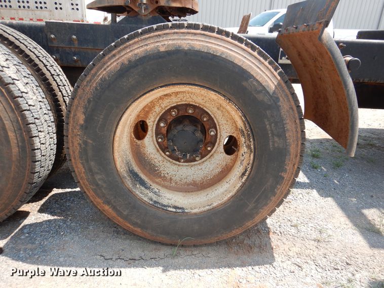 image for item DK2339 2001 Mack RD690S  semi truck