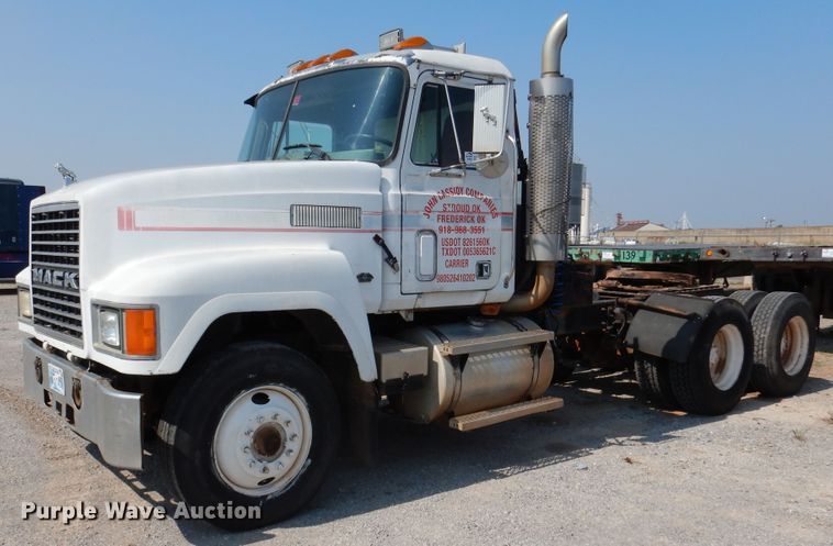 image for item DK2340 1993 Mack CH613  semi truck