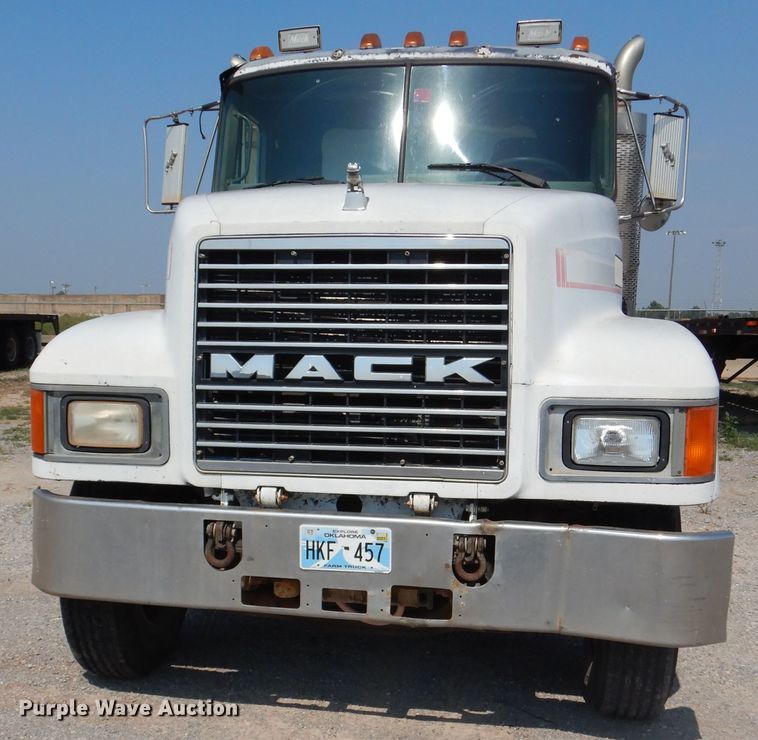 image for item DK2340 1993 Mack CH613  semi truck