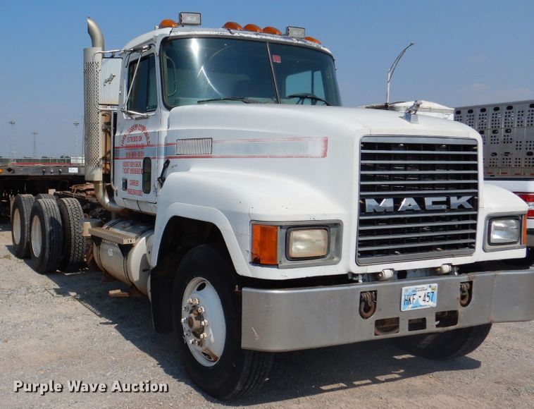 image for item DK2340 1993 Mack CH613  semi truck