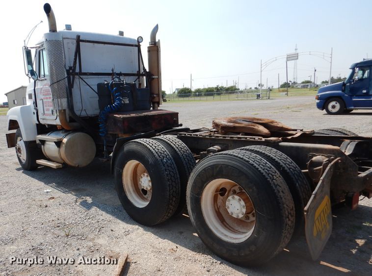 image for item DK2340 1993 Mack CH613  semi truck