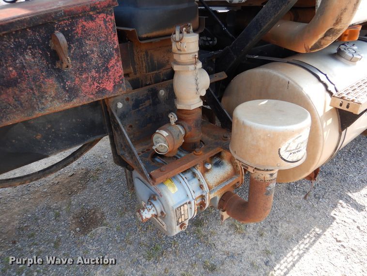 image for item DK2340 1993 Mack CH613  semi truck