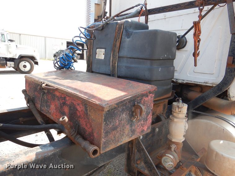 image for item DK2340 1993 Mack CH613  semi truck