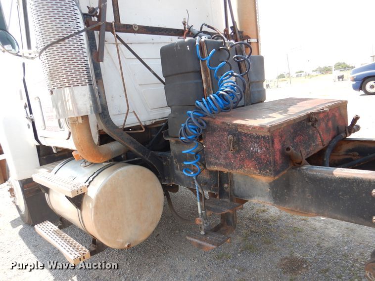 image for item DK2340 1993 Mack CH613  semi truck