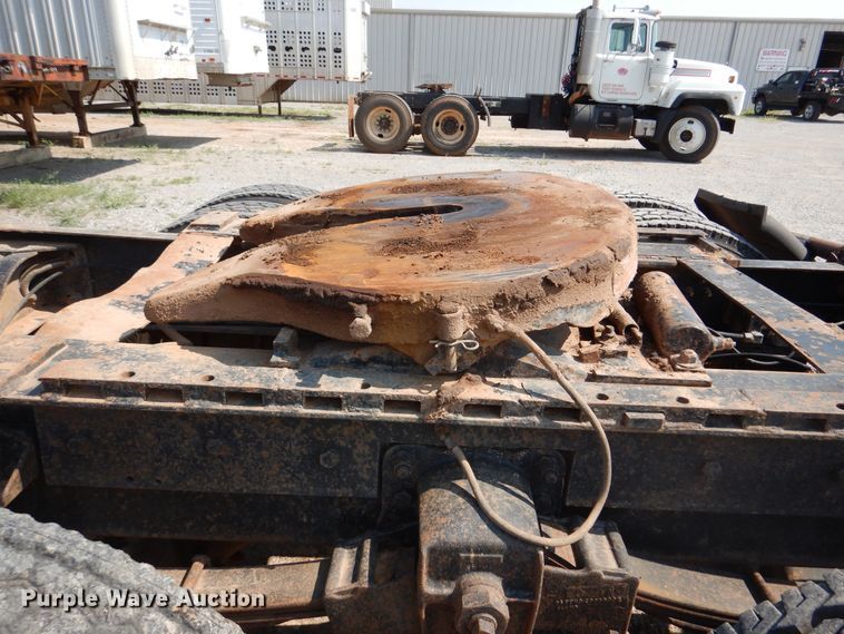 image for item DK2340 1993 Mack CH613  semi truck