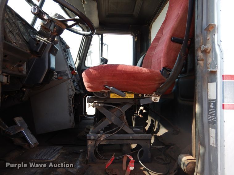 image for item DK2340 1993 Mack CH613  semi truck