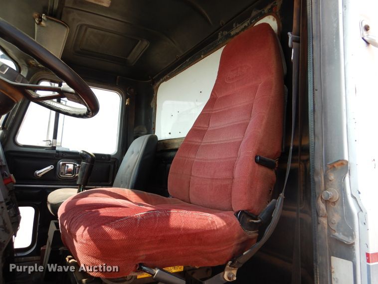 image for item DK2340 1993 Mack CH613  semi truck