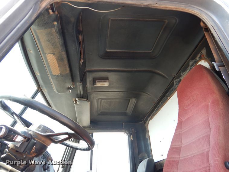 image for item DK2340 1993 Mack CH613  semi truck