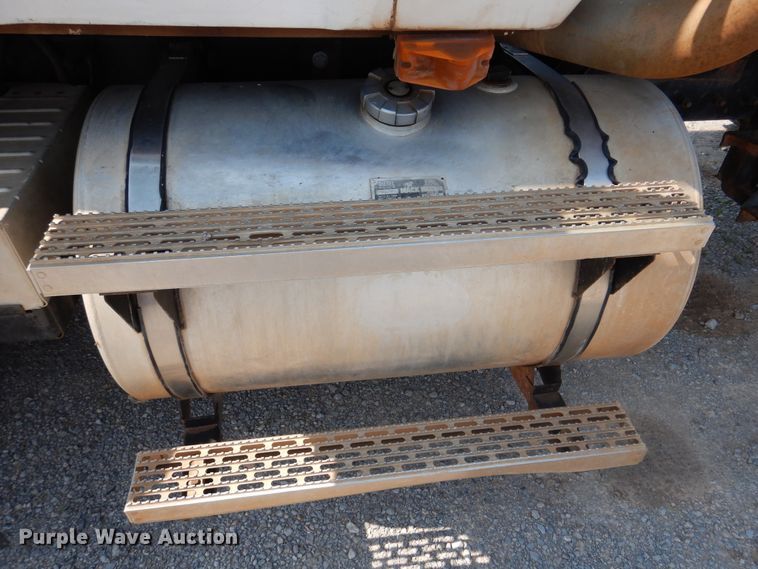 image for item DK2340 1993 Mack CH613  semi truck