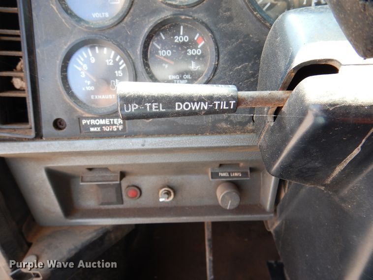 image for item DK2340 1993 Mack CH613  semi truck